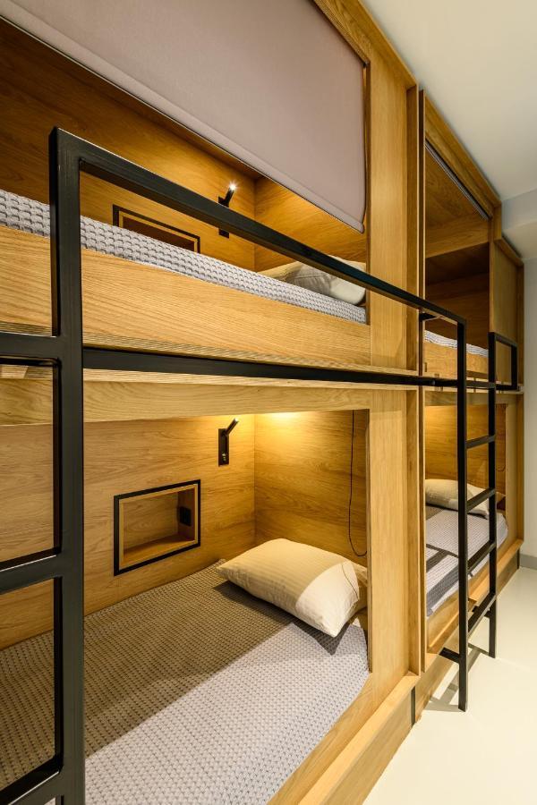 Single Bed 8-Bed Mixed Dormitory Room Balcony